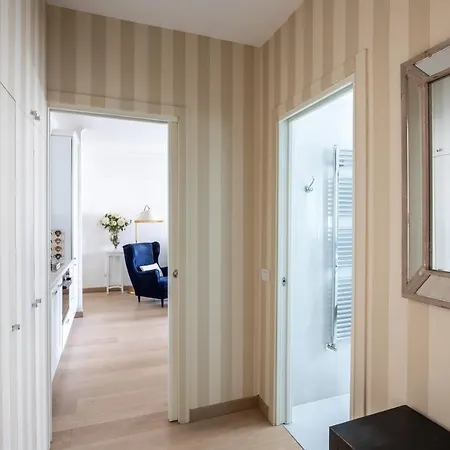 Bocconi Elegante Con Wifi Milan